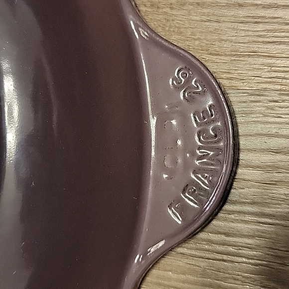 Le Creuset Cassis Cast Iron Round Evolution Skillet - Picture 4 of 13